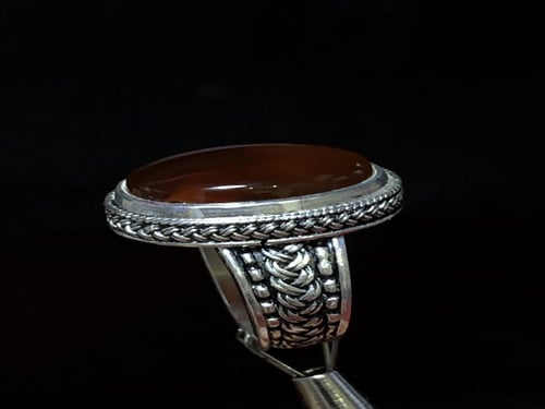 خاتم فضه بحجر العقيق اليماني المزعفر صياغة سلك نجر...