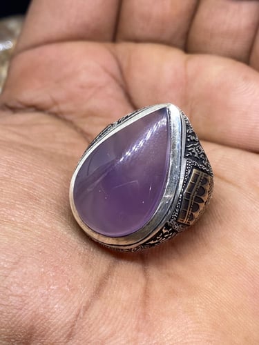 خاتم الفضة بحجر عقيق يماني بنفسج بصياغة نقرة ساز ص...