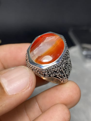 خاتم فضه بحجر العقيق اليماني زجاجي رماني