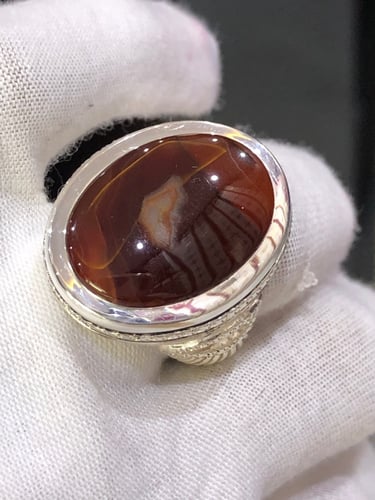 خاتم فضه بحجر العقيق اليماني المزعفر. صياغه بحريني...