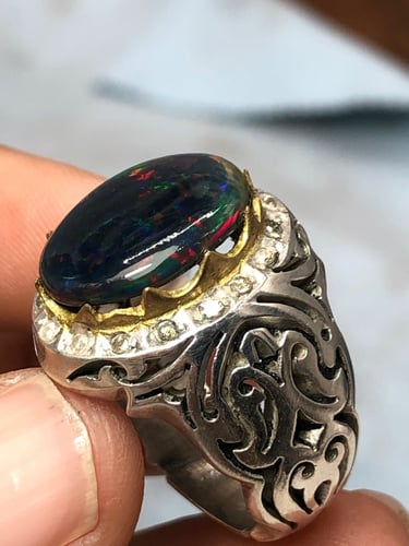 خاتم فضه بحجر الاوبال