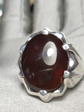 خاتم فضه بحجر العقيق الكرزي المزعفر