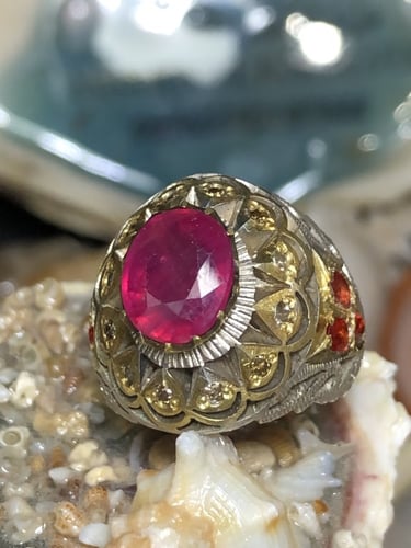 خاتم فضه بحجر الياقوت الافريقي مرصع الجانبين الماس...