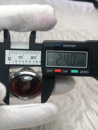 خاتم فضه بحجر العقيق اليماني المزعفر. صياغه بحريني...