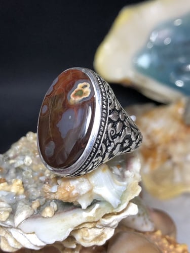 خاتم فضه بحجر العقيق اليماني الكرزي المزعفر صياغة...