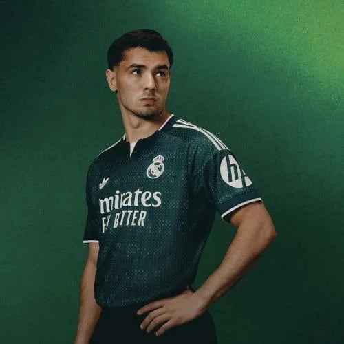 تيشيرت او طقم ريال مدريد
