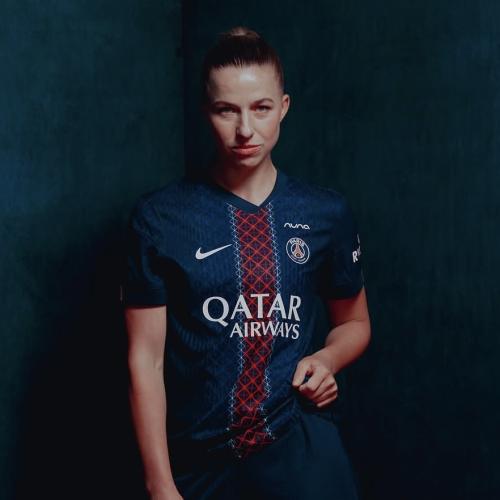 تيشيرت او طقم باريس PSG - نسائي