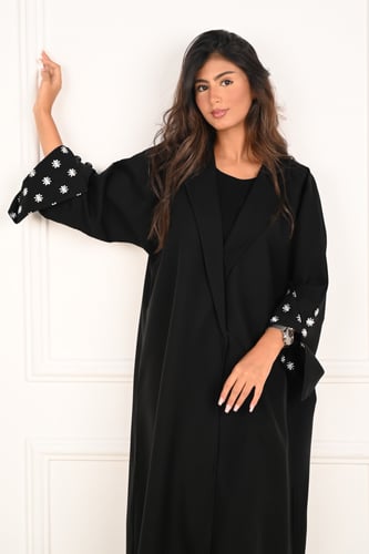 عبايه كريب قصة بليزر بتطريز فالاكمام