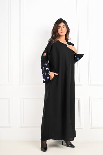 عبايه كريب بتطريز فالاكمام