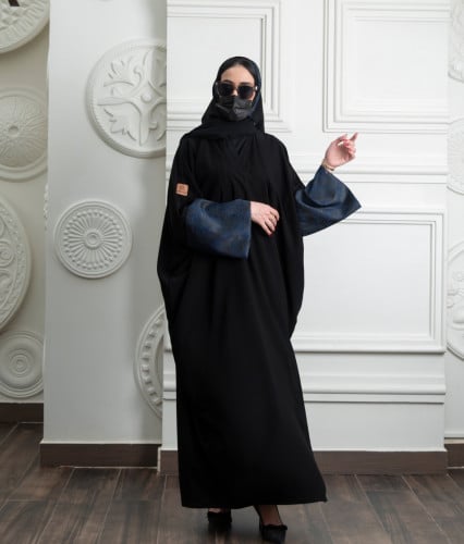 عباية بشت قماش كريب ملكي والاكمام جاكار كحلي