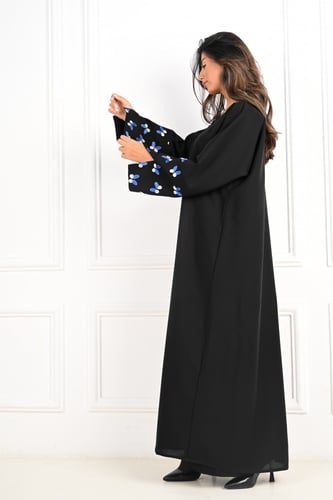 عبايه كريب بتطريز فالاكمام