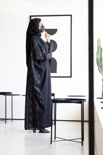 عباية بشت قماش كريب واقف والخلف قماش كتان مخطط