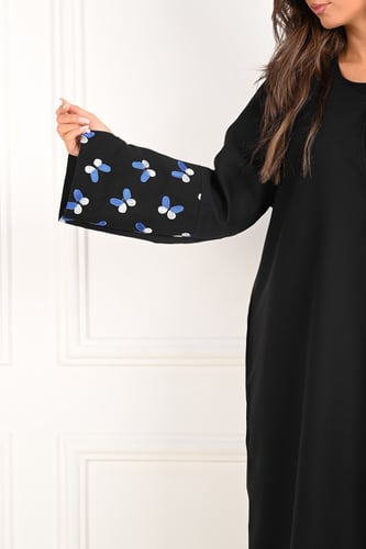 عبايه كريب بتطريز فالاكمام