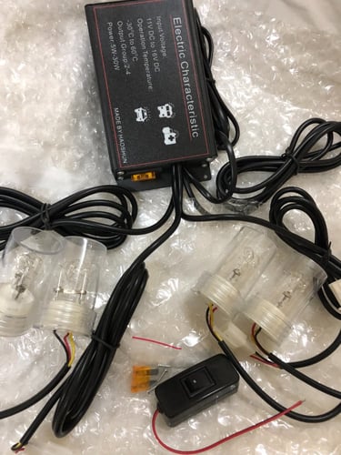 براقات بيضاء بـ4شمعات