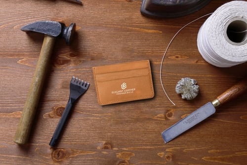 محفظة بطاقات جلد طبيعي فرنسي بلون بني كلاسيكي