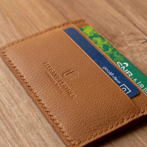 محفظة بطاقات جلد طبيعي فرنسي بلون بني كلاسيكي