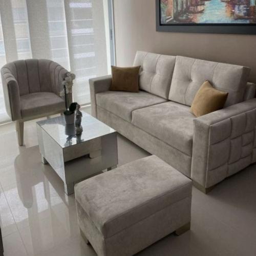 طقم كنب ثلاث قطع - لون رمادي- بإطلالة فاخرة