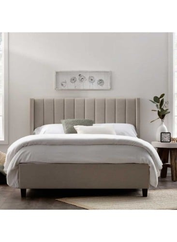 سرير فخم يناسب الديكور المنزلي- لون بيج