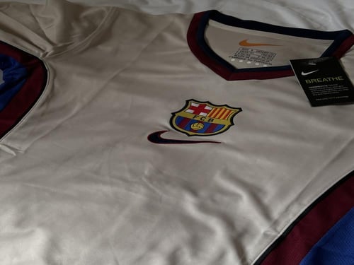 Barcelona 1999/2000 Away Shirt