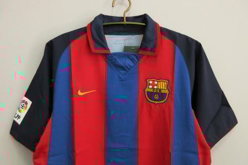 Barcelona Retro Home Jersey 2005/2006 - Fan Versio...