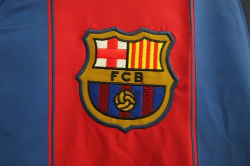 Barcelona Retro Home Jersey 2005/2006 - Fan Versio...
