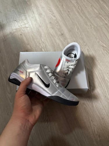 Total 90 3 SP 'Metallic Silver Red' 2025