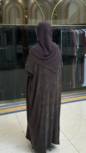 عباية سجى | عباية جاكار فاخرة بقصة واسعة وتفاصيل راقية