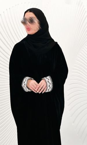 عباية مخمل كروشية كلفه