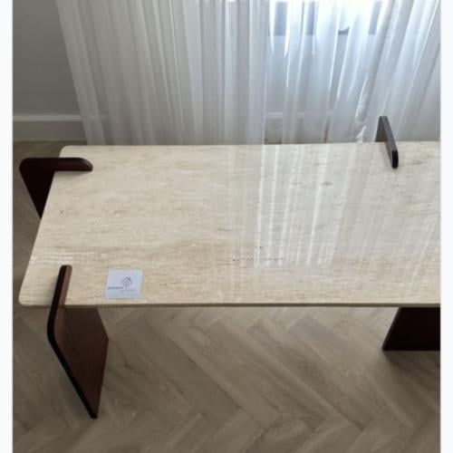 طاولة جانبيه