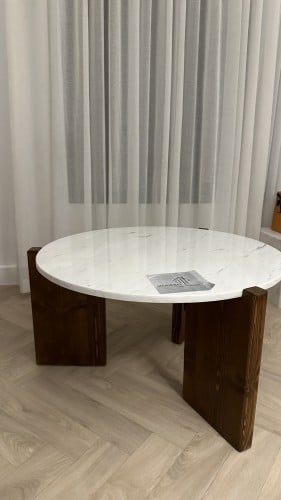 طاولة برخام ايطالي وقواعد خشب