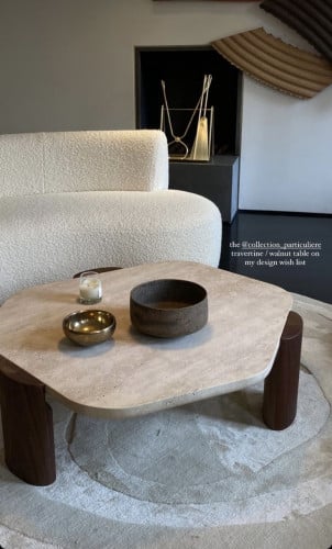 طاولة رخام بقواعد خشب