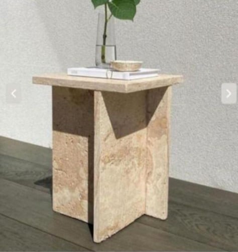 طاولة جانبية