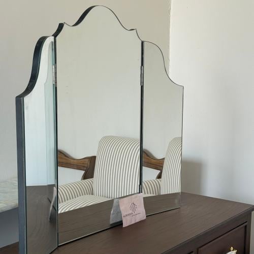 مرآة تسريحة