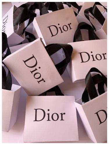 كيس ميني ديور لون ابيض