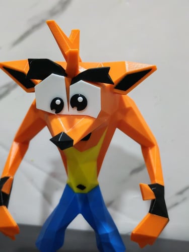 شخصية كراش في سوني ون من مادة MDF مقاس 16*10