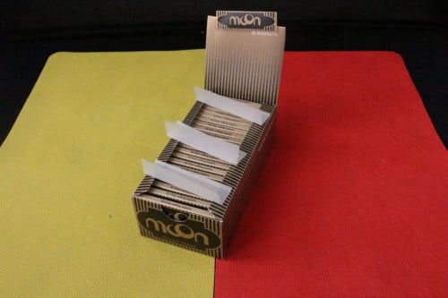 كرتون ورق مون الذهبي صغير ، Moon Gold Cigarette Ro...