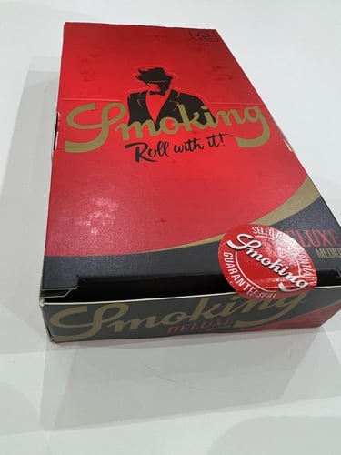 كرتون ورق سموكنق ديلوك وسط