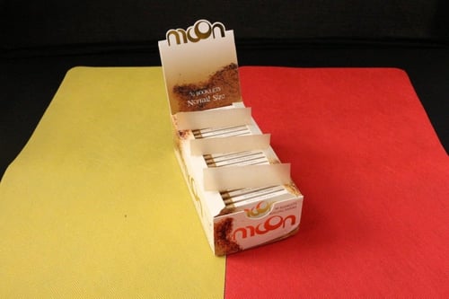 ورق مون بني خفيف صغير ، Moon