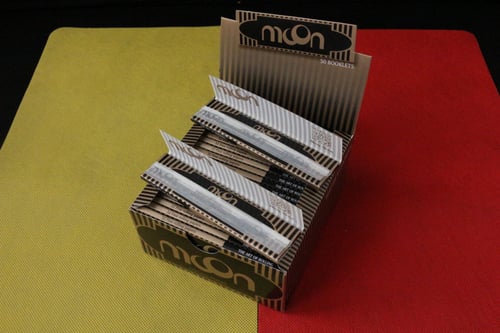 كرتون ورق مون ذهبي كبير