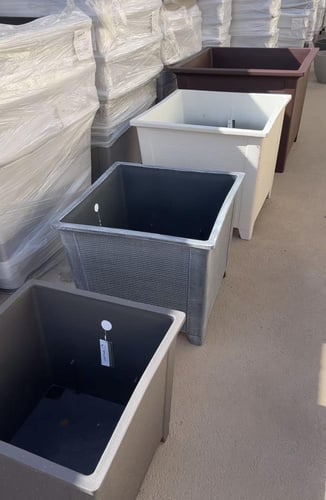 احواض زرع مربعة عالية الجودة