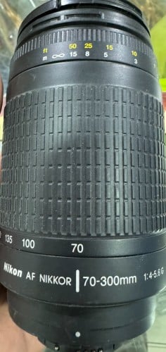 عدسة نيكور 70-300 مستعمله