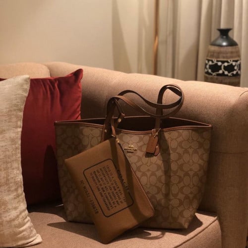 شنطه coach كبيرة