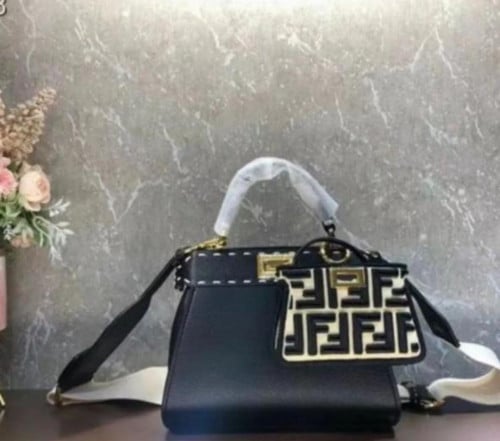 شنطة يدfendi