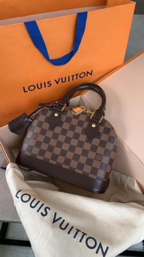 شنطة يد لويس فيتون - لولي براند