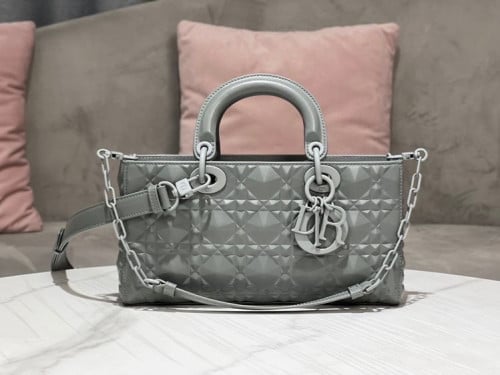 شنطة كريستيان ديور مستطيله