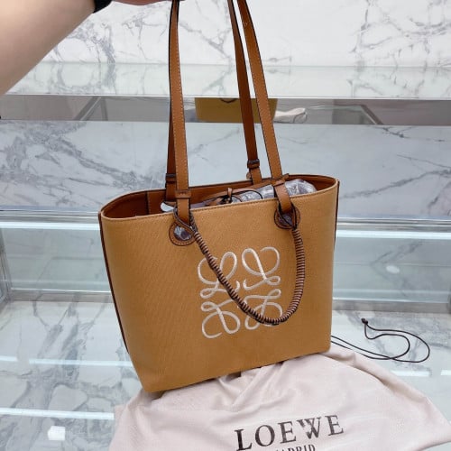 شنطة LOEWE