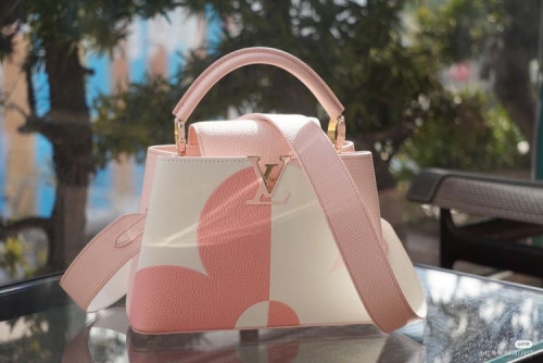 شنطه يد لويس فيتون