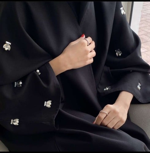 عباية سوداء مع فصوص كرستال