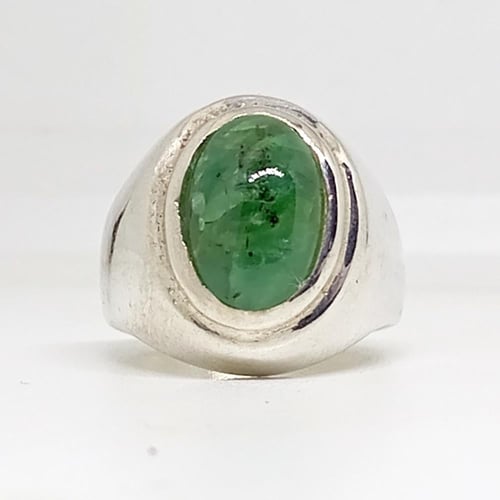 خاتم زمرد طبيعي بشهادة (IIGTL)