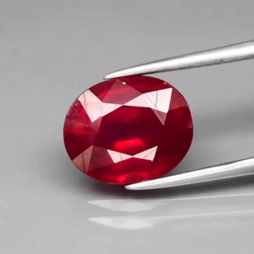 حجر ياقوت طبيعي (4.5) قيراط